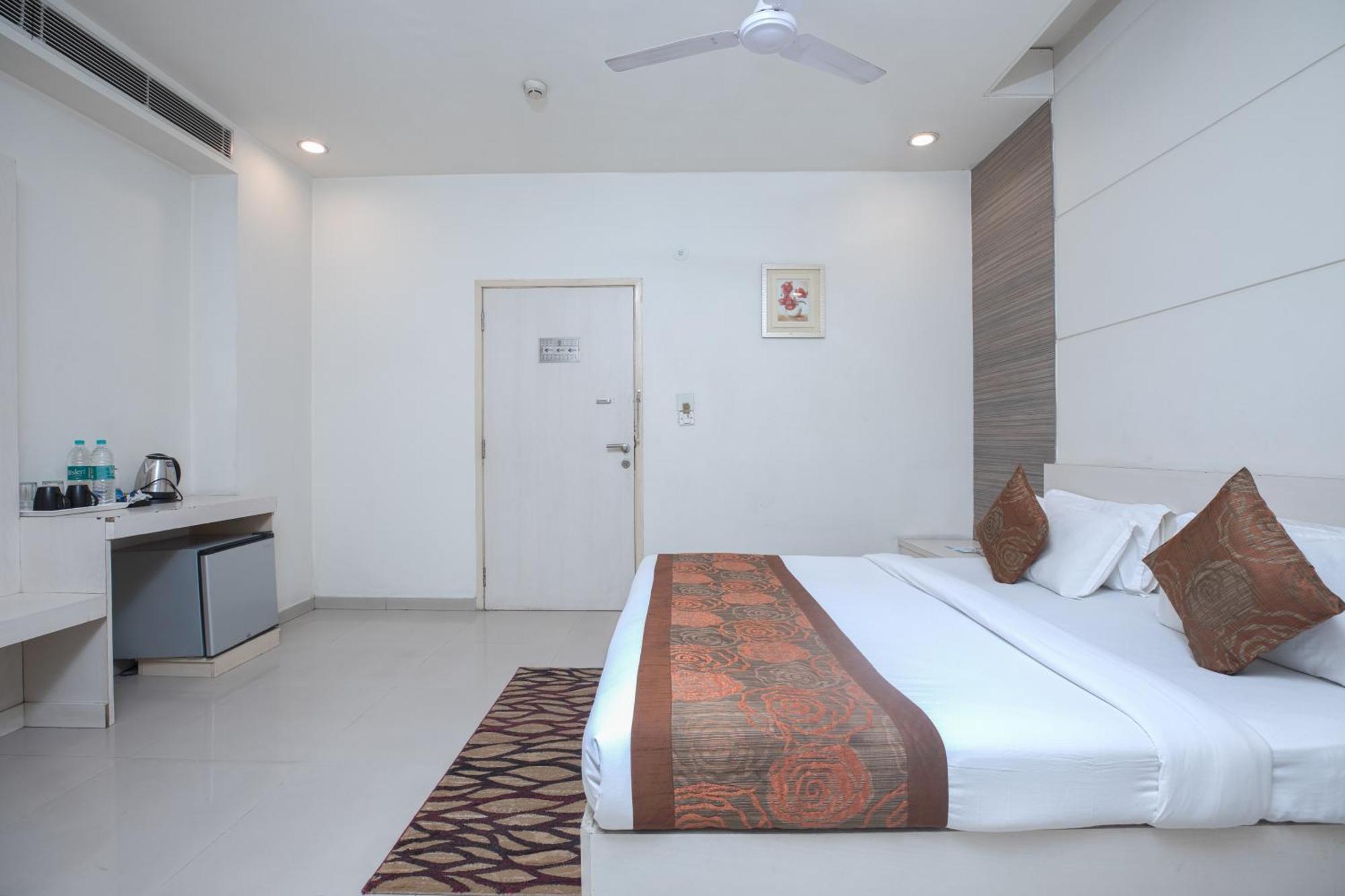 Hotel Le Castle Rudrapur Eksteriør bilde