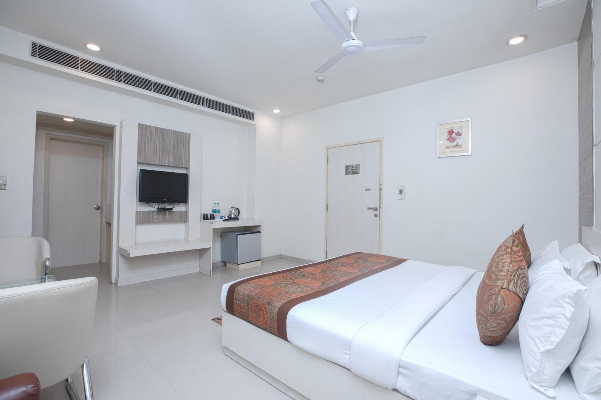 Hotel Le Castle Rudrapur Eksteriør bilde